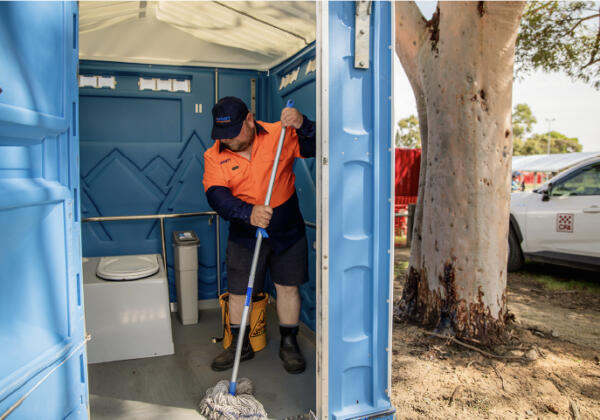 Foott-toilet Cleaning