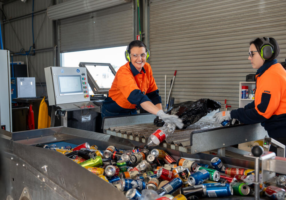 Annabelle Cleeland MP processing returned containers at FOOTT’s Benalla CDS Vic depot